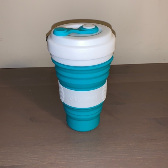 🆕 David’s Tea Teal and White Collapsible Silicone Iced Tea Cup with Carabiner - Picture 3 of 10